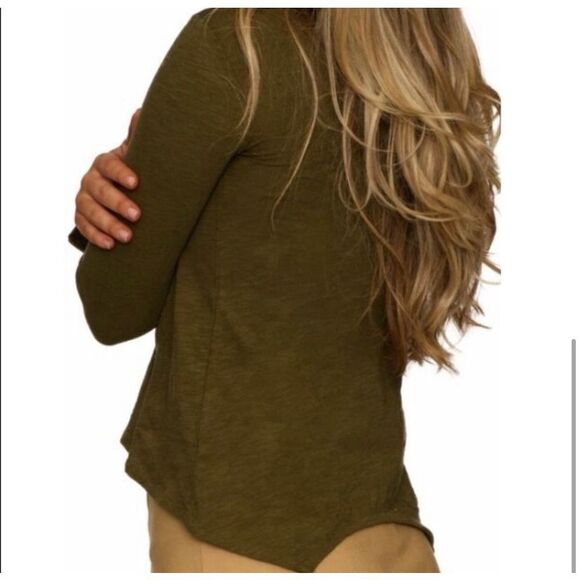 NEW Women's Mejane Olive Green Long Sleeve Top Sz Med Stay Chic and Cozy - Picture 2 of 3